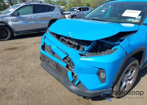 2019 Toyota Rav4 Xle z USA, uszkodzony, nr VIN JTMP1RFV0KJ004470